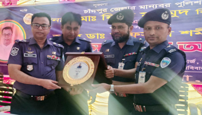 কচুয়ায় এসপি মিলন মাহমুদকে বিদায় সংবর্ধনা
