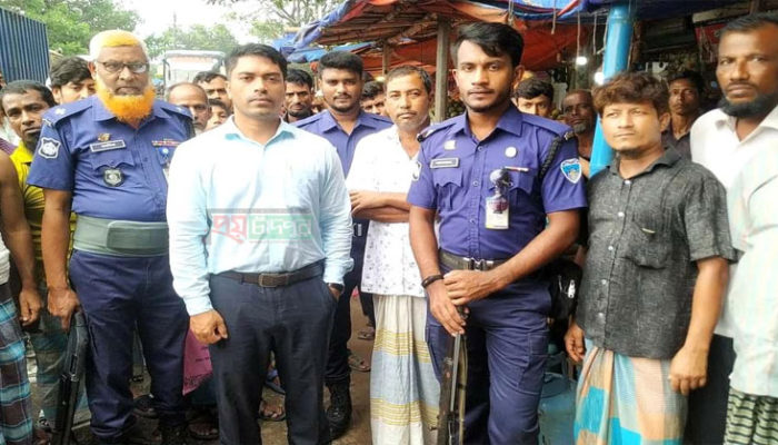 মহামায়া বাজারে ভোক্তা অধিদপ্তরের অভিযানে ৩ ব্যবসায়ীকে জরিমানা