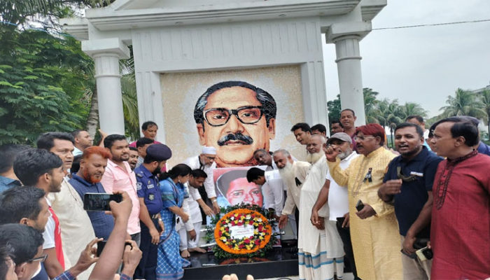 মতলব উত্তরে বঙ্গমাতা বেগম ফজিলাতুন নেছা মুজিবের জন্মদিন উপলক্ষে আলোচনা সভা ও সেলাই মেশিন বিতরণ