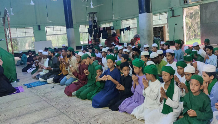 ২শ’ হাফেজ ছাত্রদের নিয়ে মতলব উত্তরে ইকরাম চৌধুরীর মৃত্যুবার্ষিকীতে মিলাদ ও দোয়া