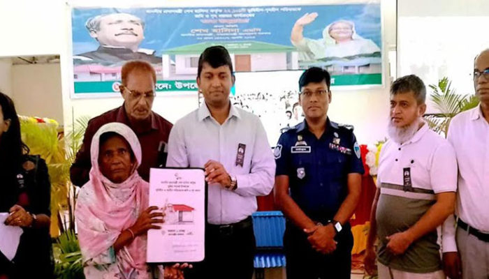 চাঁদপুর সদরে প্রধানমন্ত্রীর উপহারের ঘর পেল আরও ১৫৮টি পরিবার