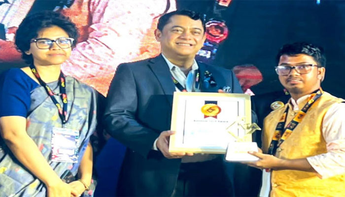 ফ্রিল্যান্সিং-এ সেরা মেন্টর এওয়ার্ড পেলেন চাঁদপুরের সফল ফ্রিল্যান্সার রাসেল