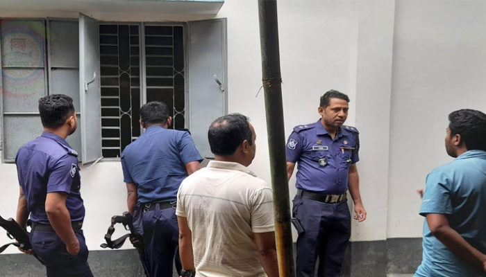 ফরিদগঞ্জে শিক্ষা প্রতিষ্ঠানে সিরিজ চুরি