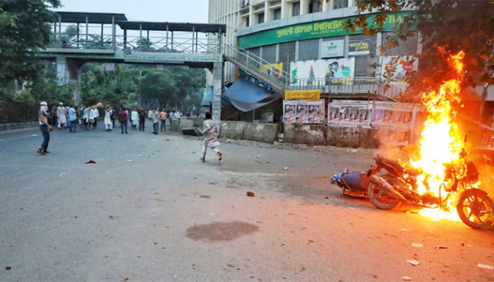 সাঈদীর মরদেহবাহী অ্যাম্বুলেন্স ঘিরে হামলা, মামলায় আসামি ৫০০০