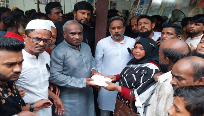 শোক দিবসে তরপুরচন্ডী ইউনিয়ন আওয়ামীলীগের শোক রেলি দোয়া ও তবারক বিতরণ