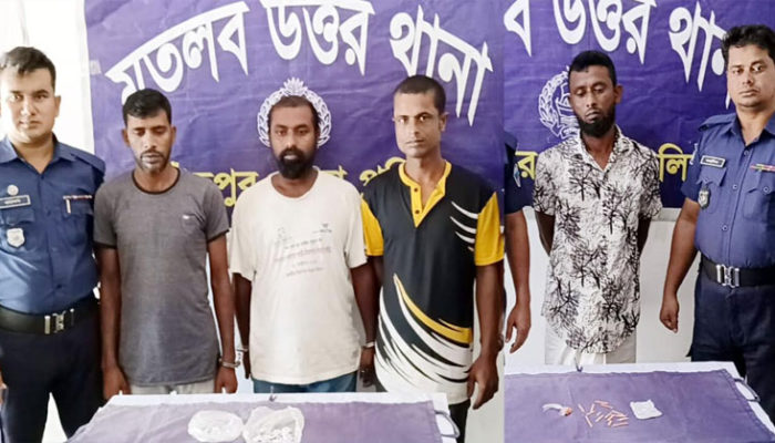 মতলব উত্তরে হেরোইন ও ইয়াবাসহ আটক ৪