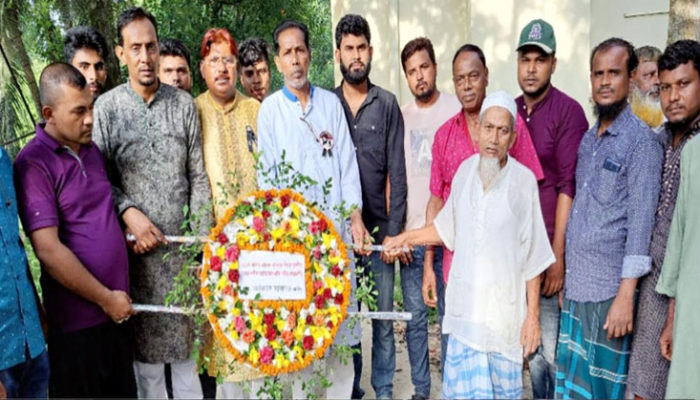 এম ইসফাক আহসান সিআইপির উদ্যোগে গ্রেনেড হামলায় নিহত আতিকের স্মরণে মিলাদ মাহফিল ও দোয়া