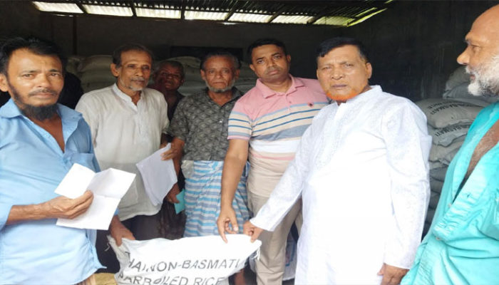 শাহমাহমুদপুর ইউনিয়নে খাদ্যবান্ধব কর্মসুচির আওতায় ১৫টাকা কেজির চাল বিক্রি শুরু