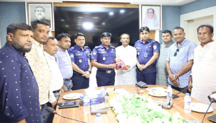 দেশ ও জনগণের কল্যাণমুলক কাছে পুলিশ সাংবাদিক একে অন্যের সাথে অঙ্গাঅঙ্গীভাবে জড়িত : পুলিশ সুপার সাইফুল