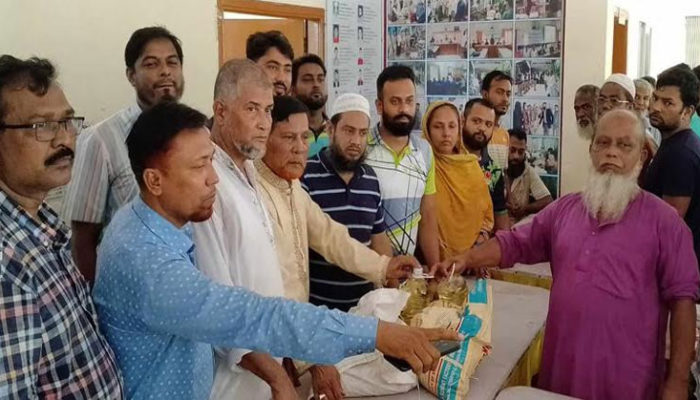 শাহমাহমুদপুরে টিসিবির পণ্য বিতরণ