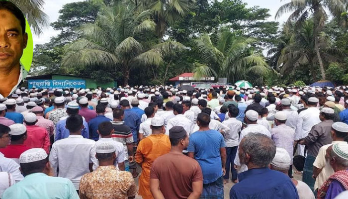 শাহরাস্তিতে কাউন্সিলর মুকবুল হোসেনের দাফন সম্পন্ন, জানাজায় মানুষের ঢল