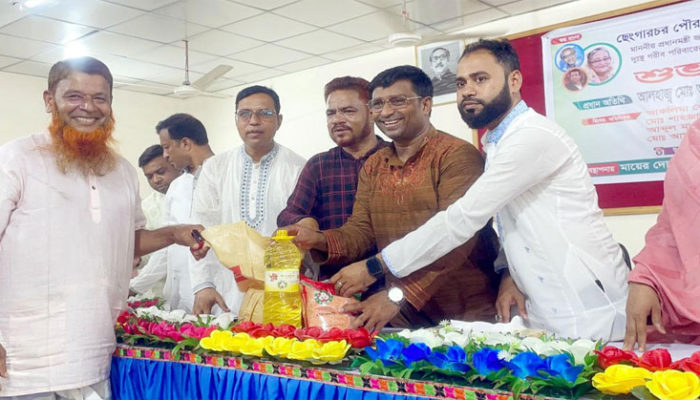 ছেংগারচর পৌরসভায় ৪, ৫ ও ৬নং ওয়ার্ডের ১১শ’ পরিবারের মাঝে টিসিবি পণ্য বিক্রি