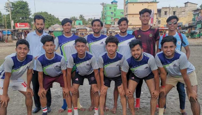 শাহরাস্তিতে মাদক মুক্ত সমাজ গড়ার লক্ষে ফুটবল টূর্নামেন্টের শুভ উদ্বোধন