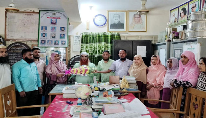 মতলব উত্তরে প্রাথমিকে শ্রেষ্ঠ প্রধান শিক্ষক আখম বাহাউদ্দিন