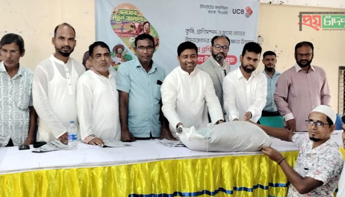 মতলব উত্তরে ৬০ কৃষি উদ্যোক্তাকে প্রশিক্ষণ ও জৈব সার দিল ইউসিবি