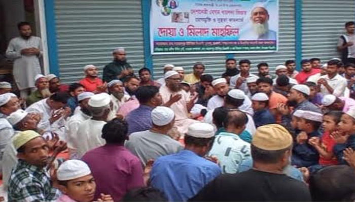 খালেদা জিয়ার রোগ মুক্তি কামনায় মতলব দক্ষিণে নারায়ণপুর ইউনিয়ন বিএনপির দোয়া ও মুনাজাত