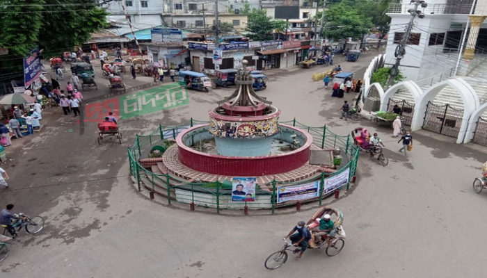 চাঁদপুরের পথে-ঘাটে অবৈধ ক্লিনিক ডায়াগনস্টিক সেন্টার, মানা হচ্ছেনা সরকারি আইন