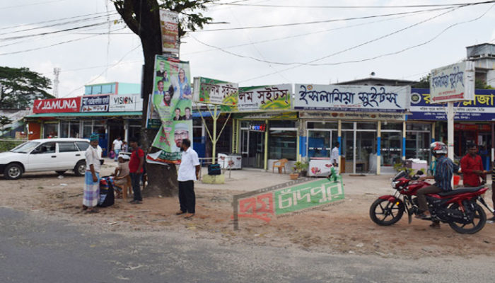 চাঁদপুর আঞ্চলিক সড়কের দু’পাশে শত শত অবৈধ স্থাপনা
