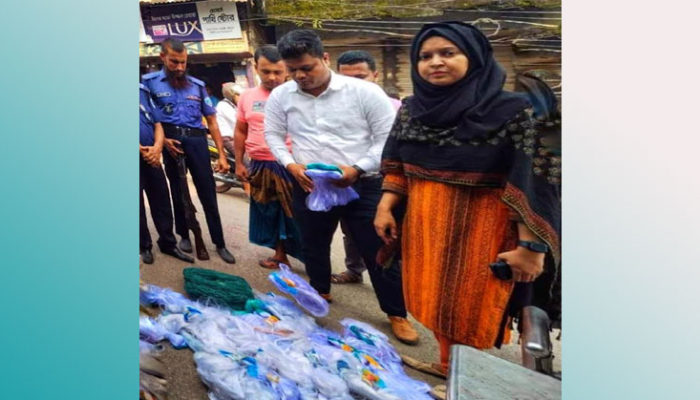 শাহরাস্তিতে প্রশাসনের অভিযানে নিষিদ্ধ জাল জব্দ করে দোকানিকে অর্থদন্ড প্রদান
