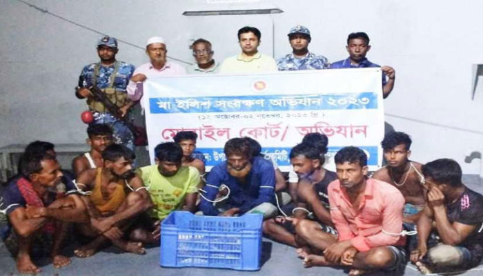মা ইলিশ অভিযানে হাইমচরে ১৩ জেলে আটক