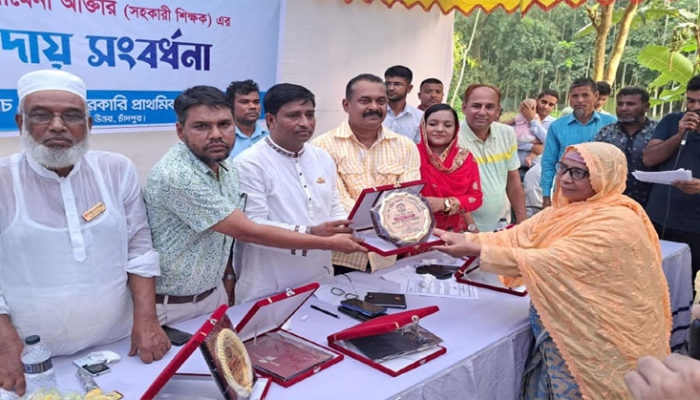 মতলব উত্তরের সহকারি শিক্ষক আমেনা আক্তারের বিদায় সংবর্ধনা