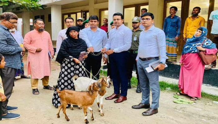 চাঁদপুরের খুন হওয়া রিকশাচালক দুলালের পরিবারের পাশে উপজেলা প্রশাসন
