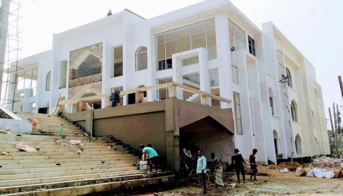 চাঁদপুরের মডেল মসজিদের কাজ দ্রুত গতিতে এগিয়ে চলছে