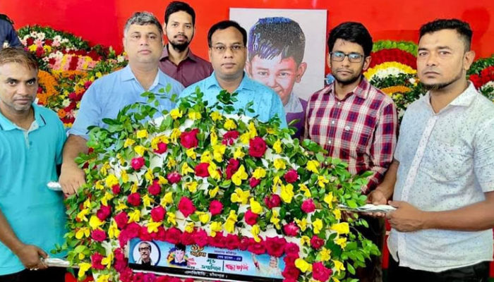 শেখ রাসেল দিবস উপলক্ষে এলজিইডি চাঁদপুরে পুষ্পস্তবক অর্পণ ও আলোচনা সভা