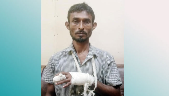 মতলব উত্তরে গাছ কাটায় বাঁধা দেয়ায় এনজিও মালিককে মারধর