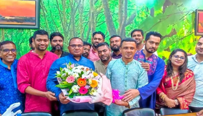 গ্রীন এনভায়রনমেন্ট মুভমেন্ট চাঁদপুর জেলা শাখার সভাপতি মোহন ও সম্পাদক স্বপন