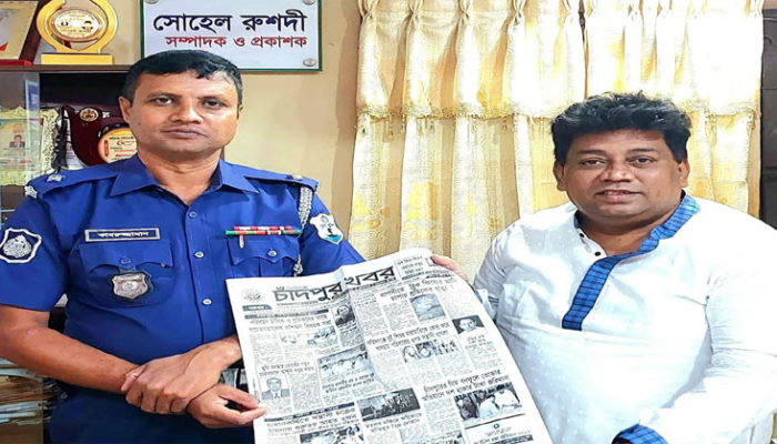 দৈনিক চাঁদপুর খবর পত্রিকার সম্পাদকের সাথে নৌ-থানার ওসির সৌজন্য সাক্ষাৎ