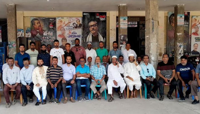 বিএনপি-জামায়াতের অবরোধে প্রতিরোধে মাঠে চাঁদপুরের আওয়ামী লীগ নেতাকর্মীরা
