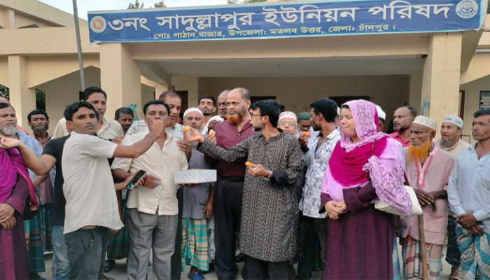 মতলব উত্তরের বিভিন্ন এলাকায় আনন্দ মিছিল ও মিষ্টি বিতরণ