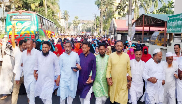 তরপুরচন্ডী ইউনিয়ন চেয়ারম্যান রাসেল গাজীর নেতৃত্বে মিছিল নিয়ে উন্নয়ন ও শান্তি সমাবেশে যোগদান