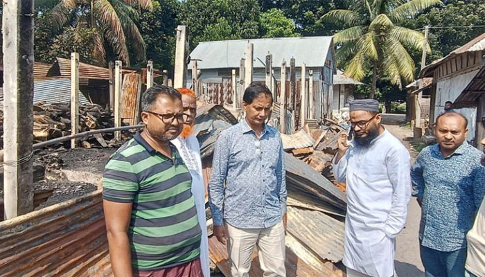 মতলব উত্তরে অগ্নিকাণ্ডে ৫ টি দোকান ভস্মিভূত : দেড় কোটি টাকার ক্ষয়ক্ষতি