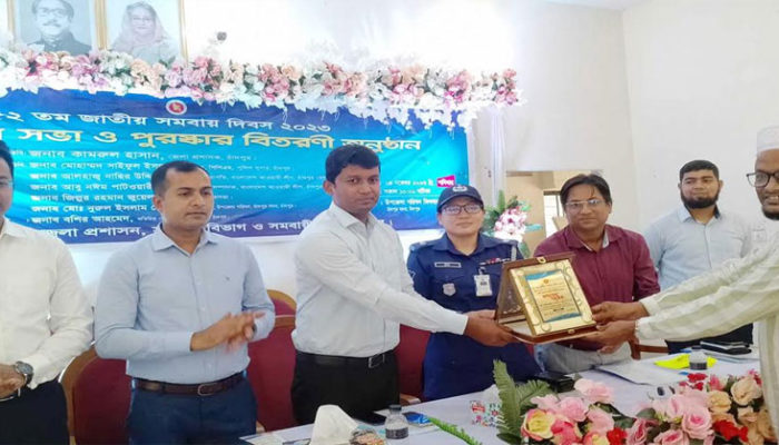 সমবায় ঋণ নিয়ে বেকার যুবকদের স্বাবলম্বী হওয়া সম্ভব : ডিসি কামরুল হাসান