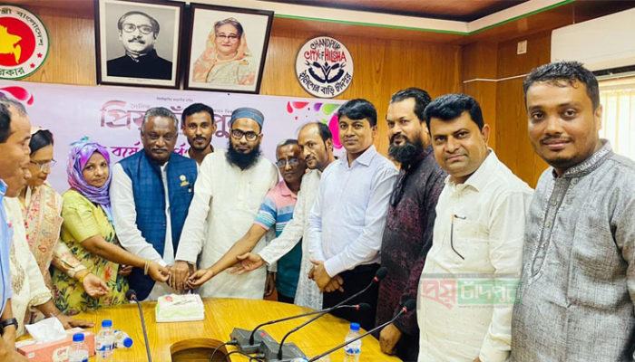 দৈনিক প্রিয় চাঁদপুর এর ৩য় বর্ষে পদার্পণ উপলক্ষে মতলব উত্তরে কেক কাটা ও আলোচনা সভা