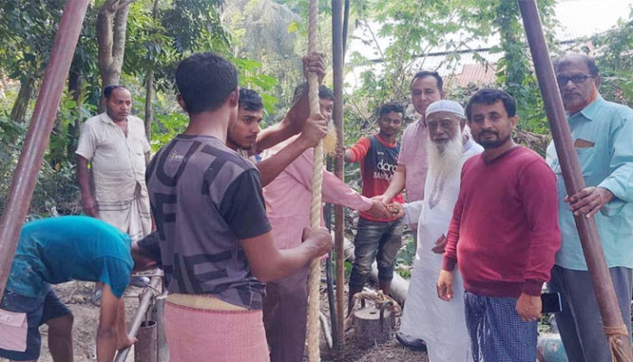 ফরিদগঞ্জ রুপসা ভুমি অফিস ভবন নির্মানে মাটি পরীক্ষার কাজ সম্পন্ন