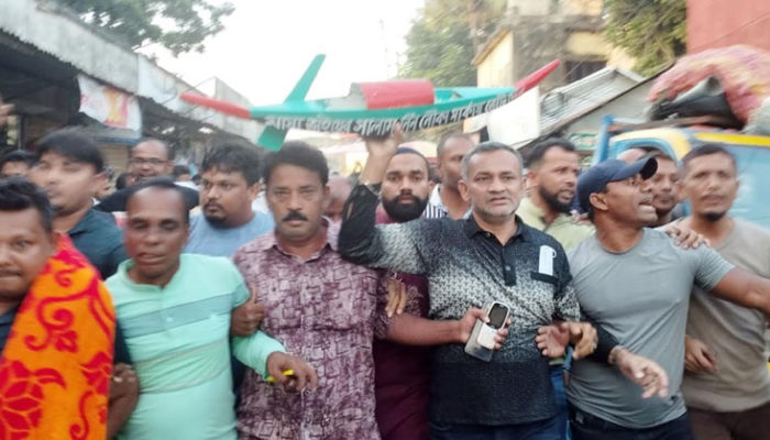 চাঁদপুর-২ আসনে মায়া চৌধুরী নৌকা পাওয়ায় মতলব উত্তরে আনন্দ মিছিল ও মিষ্টি বিতরণ