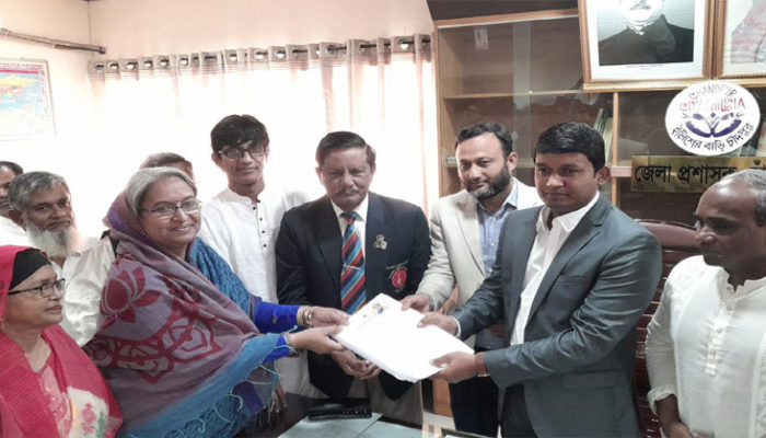 চাঁদপুর ৩ আসনে ডাঃ দীপু মনির মনোনয়নপত্র দাখিল