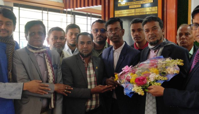 শাহরাস্তির নবাগত ইউএনও’কে প্রেসক্লাবের ফুলেল শুভেচ্ছা