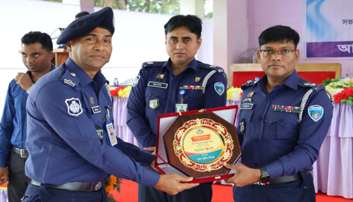 চাঁদপুর জেলায় অক্টোবর মাসের শ্রেষ্ঠ ওসি আবদুর রশিদ