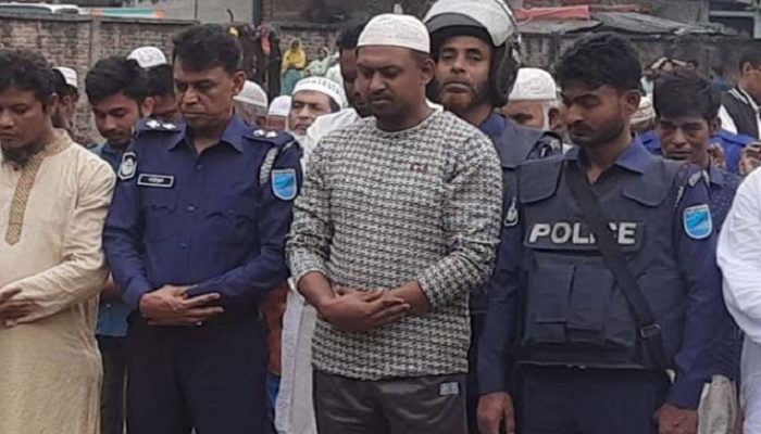 পুলিশ পাহারায় বাবার জানাজায় পুত্র