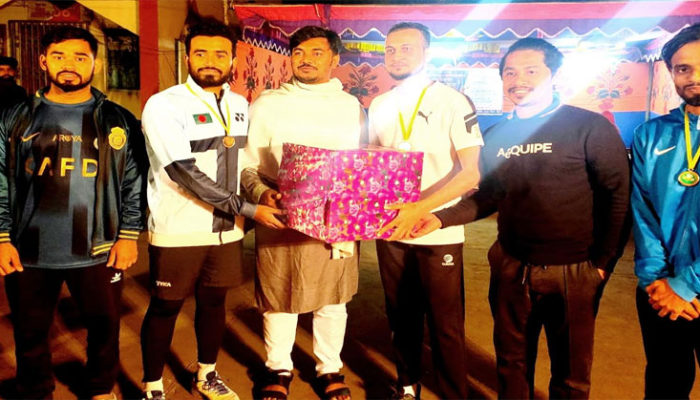 শাহমাহমুদপুরে বিজয় দিবস উপলক্ষে ব্যাডমিন্টন টুর্নামেন্ট অনুষ্ঠিত