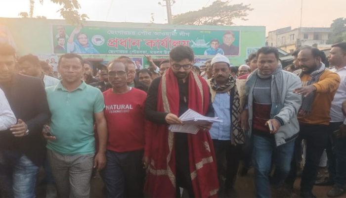 ছেংগারচর পৌরসভায় নৌকার পক্ষে মিছিল লিফলেট বিতরণ 