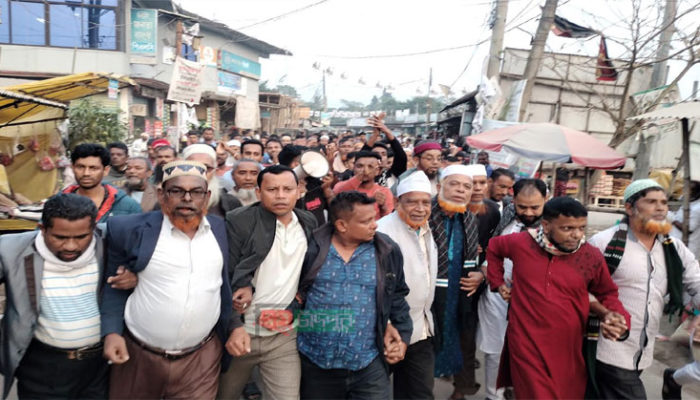 মতলব উত্তরে আদুরভিটি গ্রামবাসীর নৌকার পক্ষে মিছিল