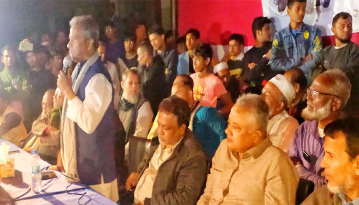 শাহরাস্তিতে ট্রাক প্রতীকের স্বতন্ত্র প্রার্থী শফিকুল আলম ফিরোজের গণসংযোগ ও পথসভা