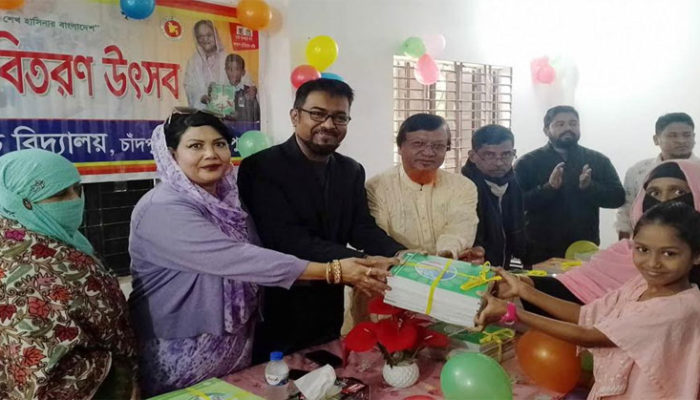 এম এম নুরুল হক উচ্চ বিদ্যালয়ে বই উৎসব অনুষ্ঠিত