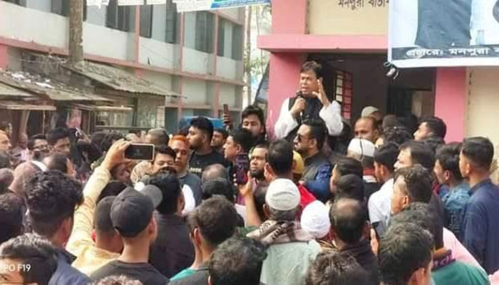 কচুয়ায় নৌকার প্রার্থী ড. সেলিম মাহমুদের গণসংযোগ ও মতবিনিময়