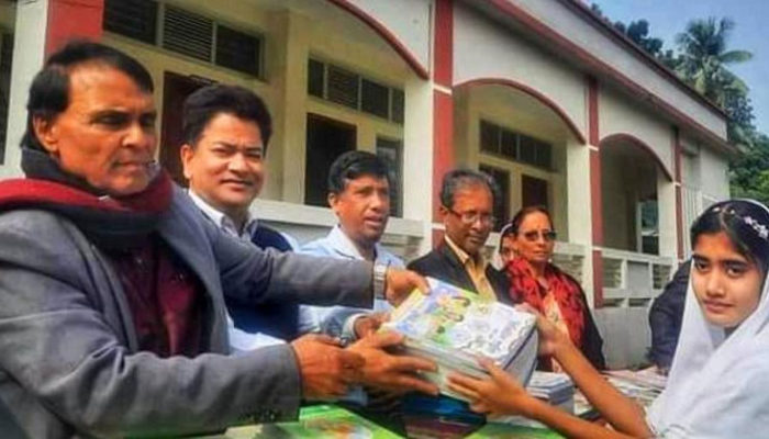 শাহরাস্তিতে ফটিকখিরা এসএ বালিকা উবিতে বই উৎসব পালন